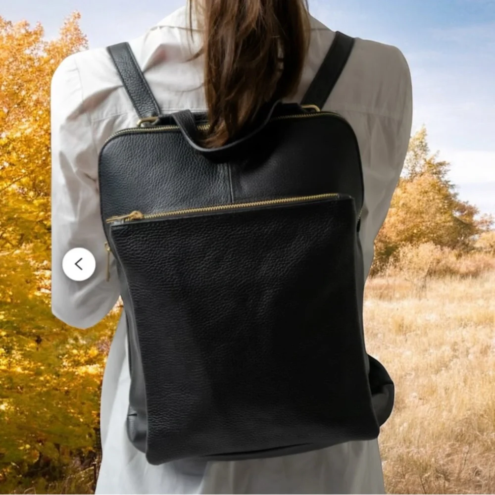 Vera Pelle Classic Black Backpack/ shoulder bag made in Italy NWOT